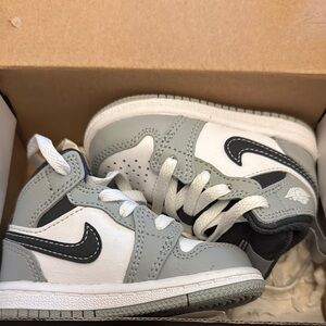 Nike Gray and White Sneakers High-Top Comfort